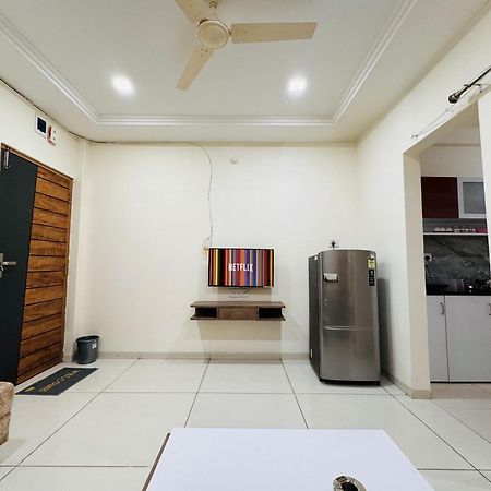 Home Escape 1Bhk Apartment Near Bombay Hospital Индор Екстериор снимка