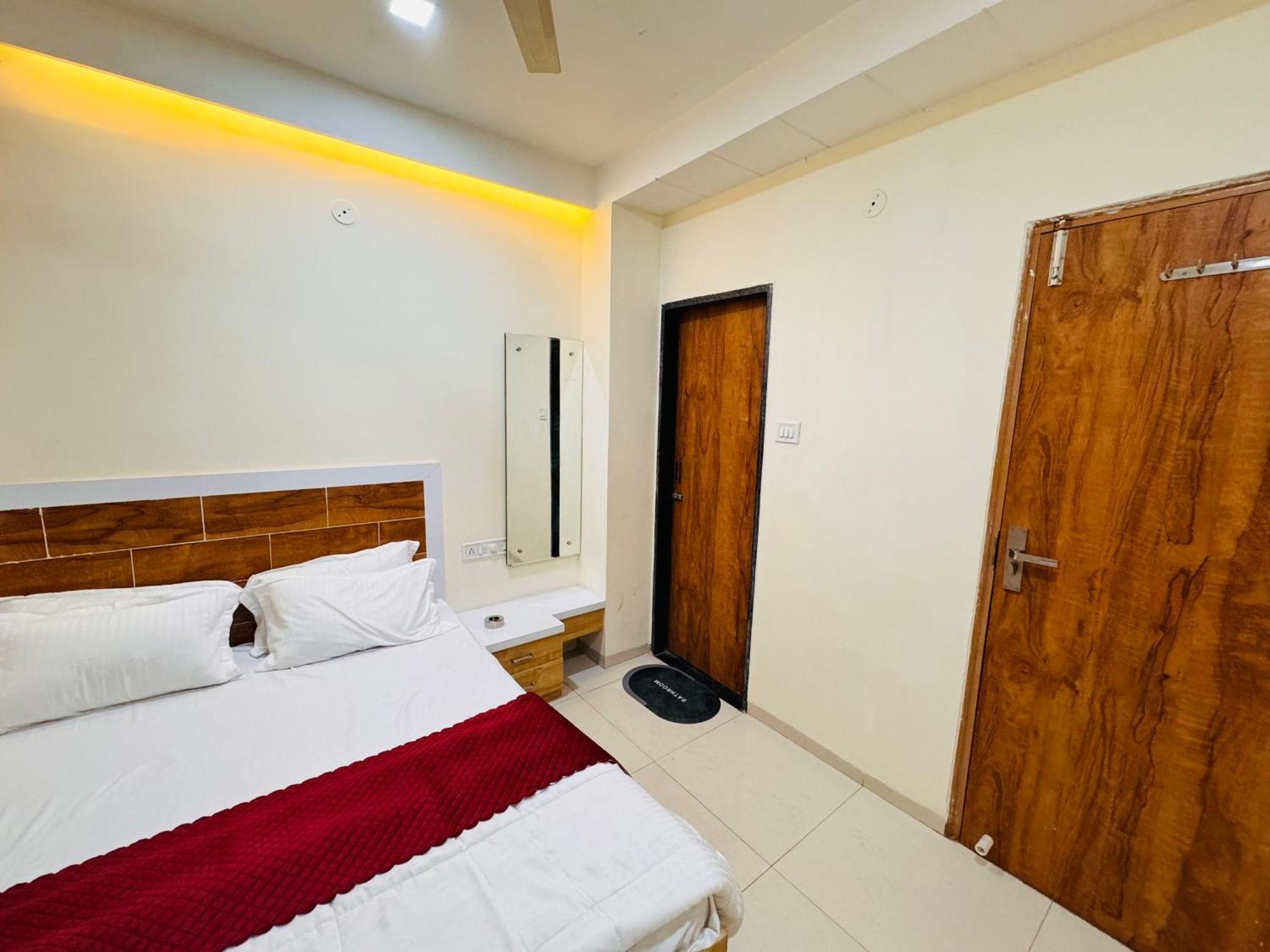 Home Escape 1Bhk Apartment Near Bombay Hospital Индор Екстериор снимка