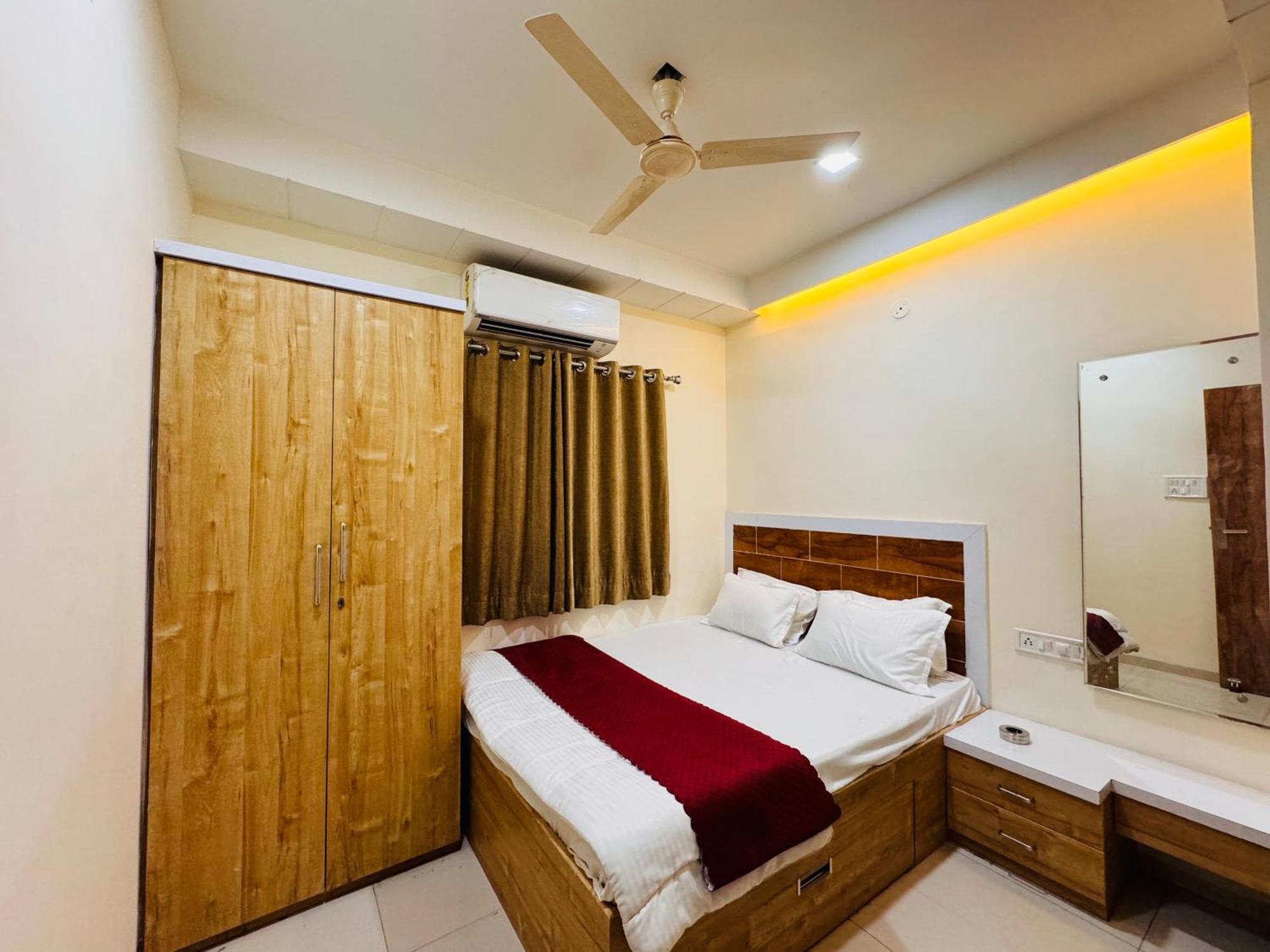 Home Escape 1Bhk Apartment Near Bombay Hospital Индор Екстериор снимка