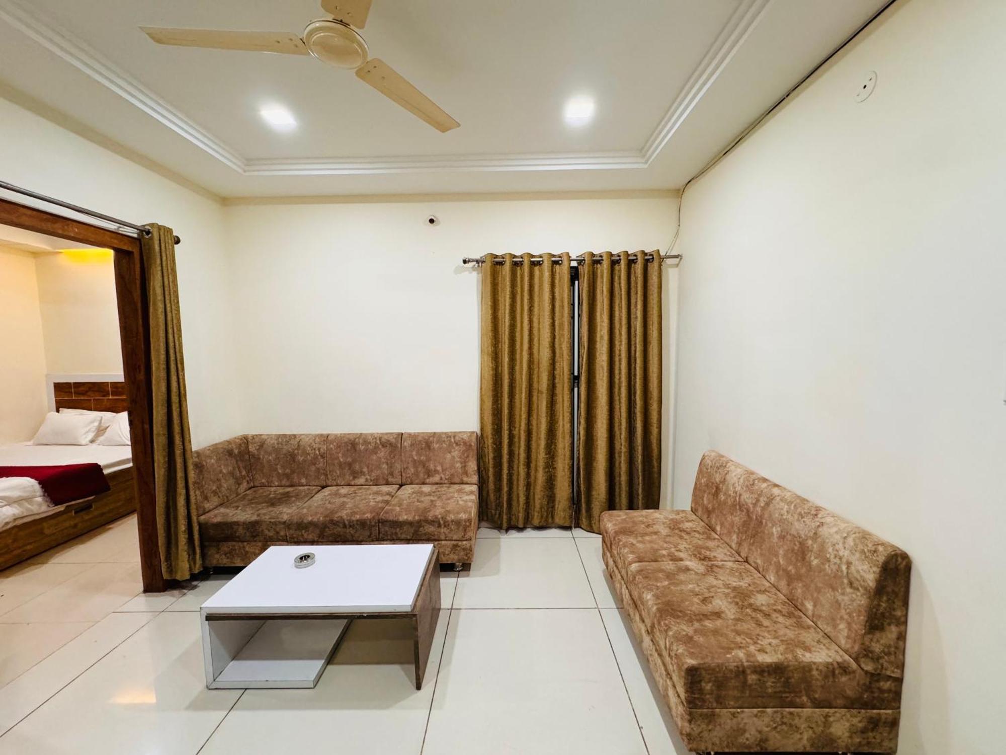 Home Escape 1Bhk Apartment Near Bombay Hospital Индор Екстериор снимка